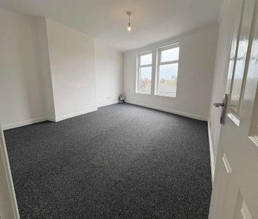 3 bedroom flat to rent - Photo 3