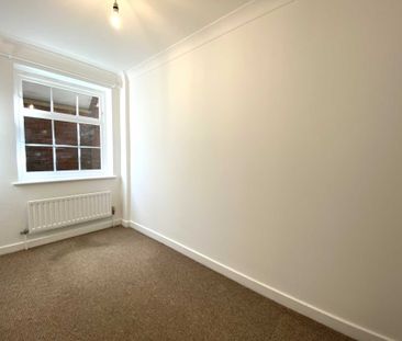 Station Road West, Canterbury - Photo 1