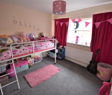 3 bedroom semi-detached house to rent - Photo 5