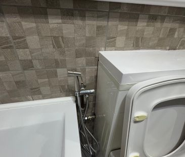 Room in a Shared House, Ilfracombe Gardens, RM6 - Photo 5