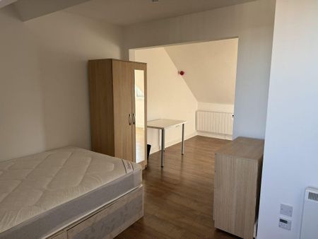 1 bedroom block of apartments to rent - Photo 3