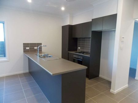 10 Bristol Street, Penrith - Photo 2