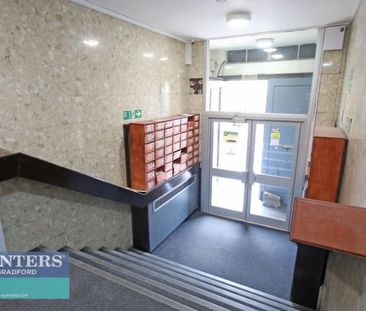 1 bedroom Flat To Let - Photo 2