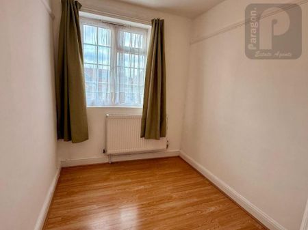 3 bedroom flat to rent - Photo 2