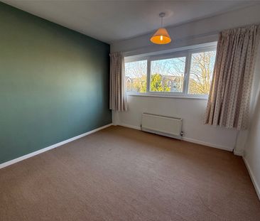 Grove Avenue, Epsom, Surrey, KT17 4DU - Photo 2