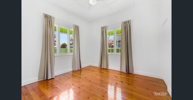 Charming Cottage Awaits You ! - Photo 1