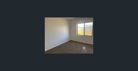 BRIGHT AND SPACIOUS - Photo 5