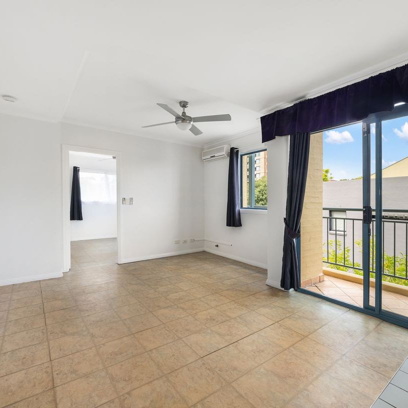 Generous Open Plan Living - Photo 1