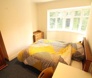 3 bedroom flat to rent - Photo 4