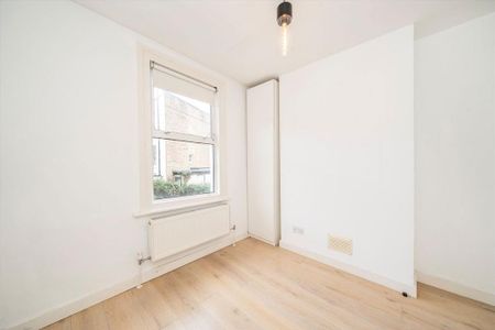 4 bedroom flat to rent - Photo 2