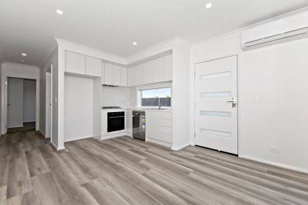 Brand-new two-bedroom duplex - Photo 3