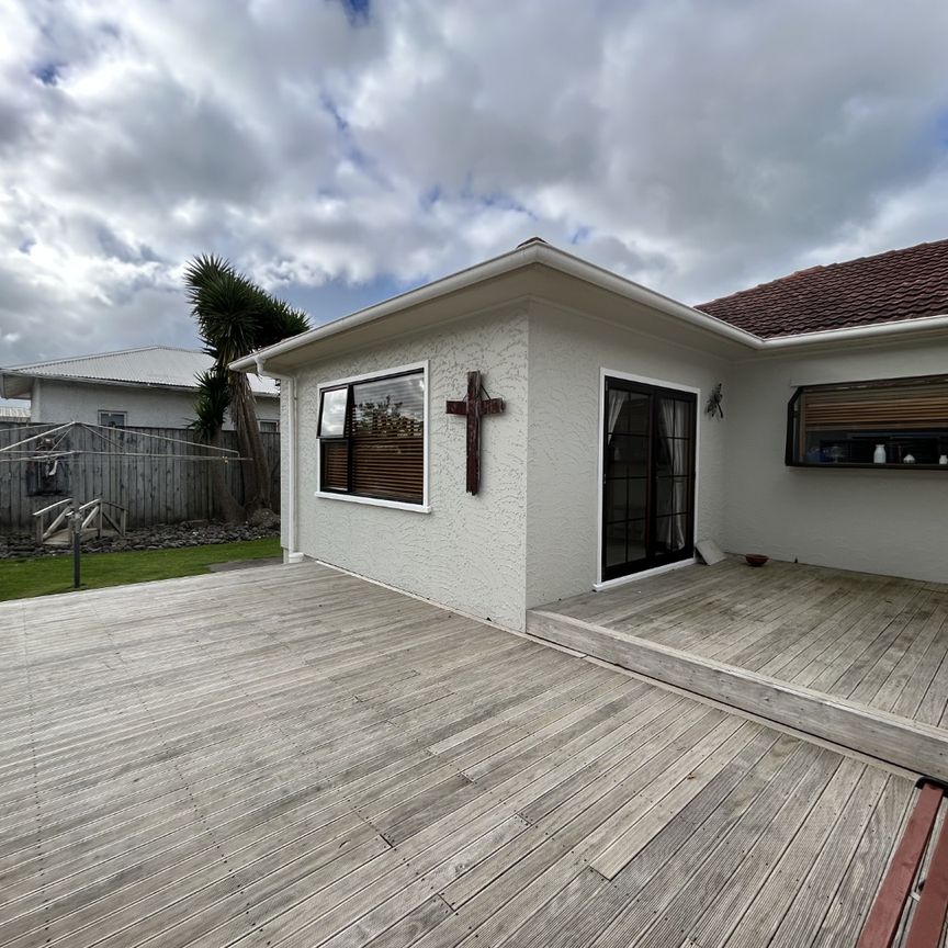 13 Regent Street, Hawera - Photo 1
