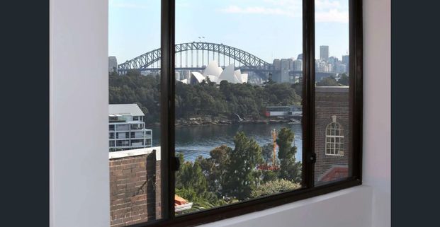 FULLY FURNISHED APARTMENT WITH GORGEOUS HARBOUR VIEWS, TOP TO BOTTOM NEW YORK STYLE RENOVATION! - Photo 1