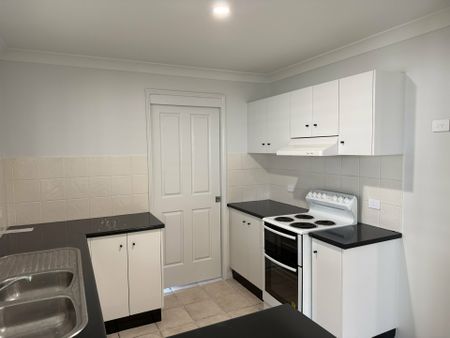 Small block of 3 townhouses - Photo 5