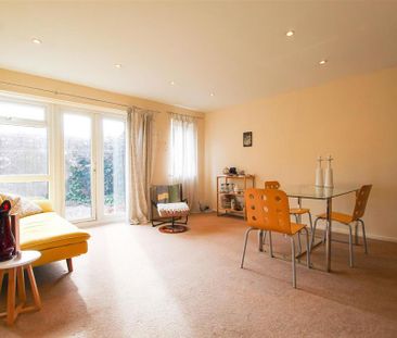 3 bedroom end of terrace house to rent - Photo 2