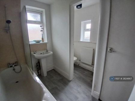 1 bedroom flat to rent - Photo 4