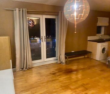 Room in a Shared Flat, The Garden House, M4 - Photo 4