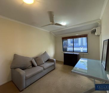 Modern, Fully Furnished Townhouse in the Heart of Cannonvale - Photo 3