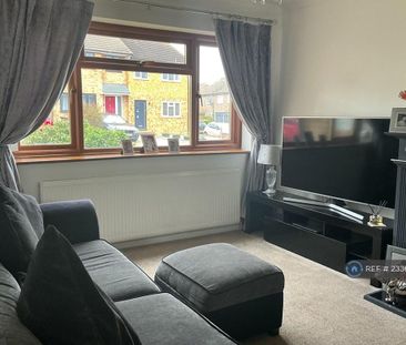 3 bedroom end of terrace house to rent - Photo 1