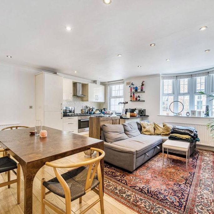 3 bedroom mews to rent - Photo 1