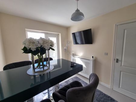 3 bedroom property to rent - Photo 2