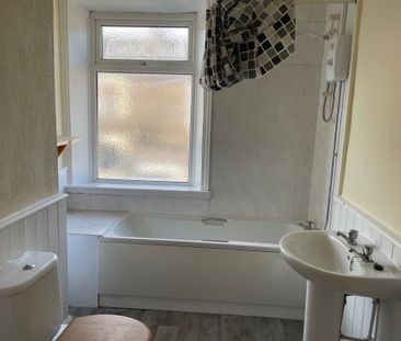 2 bedroom end of terrace house to rent - Photo 4