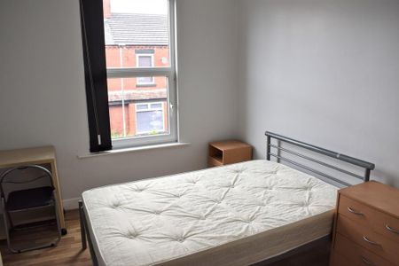 3 bedroom terraced house to rent - Photo 5