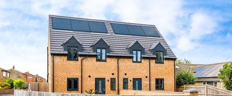 Milestone Road, Carterton, OX18 - Photo 1