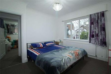 Eastwood Road North, Leigh-on-sea, Essex, SS9 - Photo 5