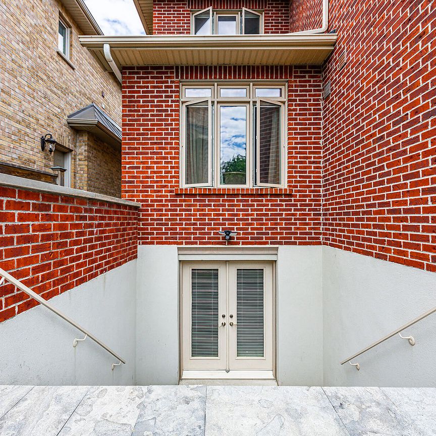 Maison unifamiliale détachée à louer à Toronto - Photo 1