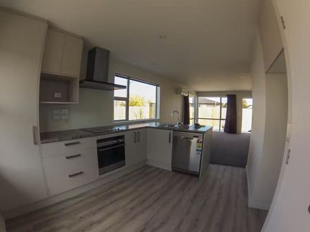 Modern 2 Bedroom Unit - Photo 5