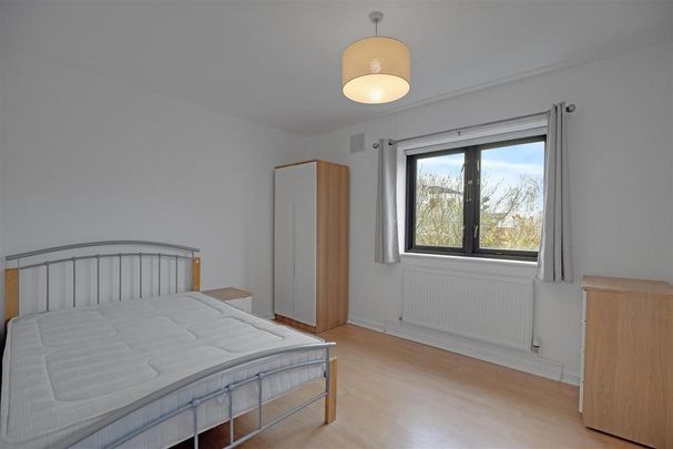 3 bedroom flat to rent - Photo 1