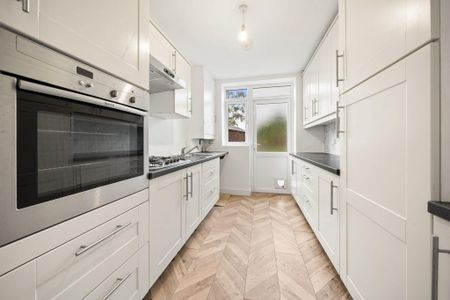 3 bedroom semi-detached house to rent - Photo 4