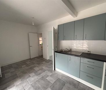 2 bedroom semi-detached house to rent - Photo 4