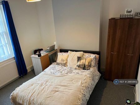 4 bedroom end of terrace house to rent - Photo 5