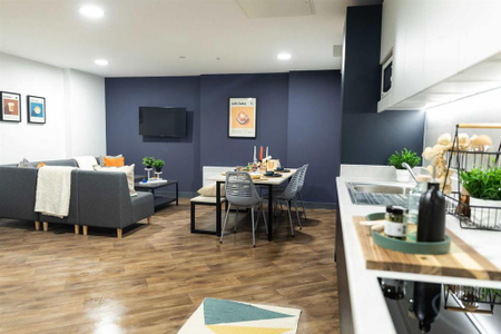 1 bedroom in a flat share to rent - Photo 4