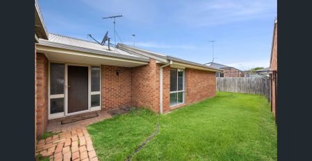 Quiet Location - Private and Secure Three Bedroom Home - Photo 5