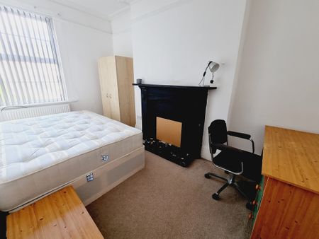 6 Bed Student Accommodation - Photo 4