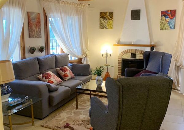 Villa for rent with 3 bedrooms and pool in Calpe for the winter season.