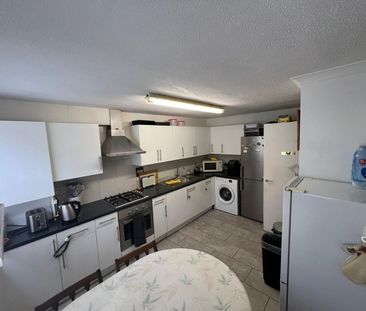 Room in a Shared House, Petergate, SW11 - Photo 4