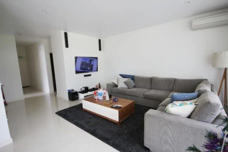 “VILLA STYLE APARTMENT WITH COURTYARD!!!” - Photo 2