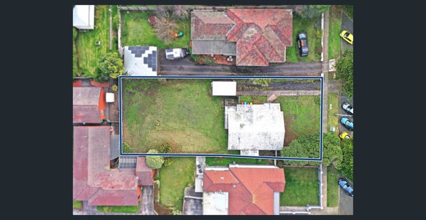 THREE BEDROOM HOME IN THE CBD - Photo 1