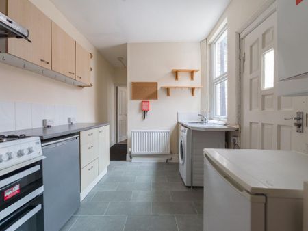 3 bedroom ground floor flat to rent - Photo 5