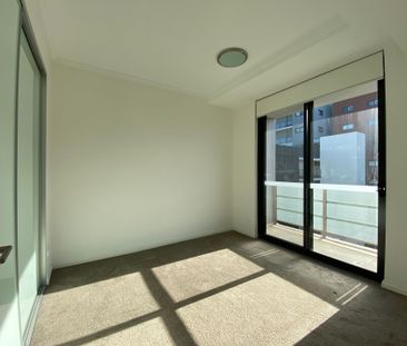 Level 7 2 Bedroom Apartment for rent - Homebush - Photo 2