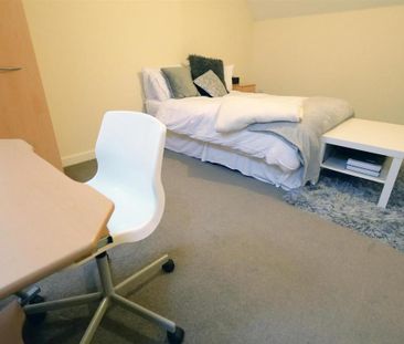 1 bedroom in a flat share to rent - Photo 5