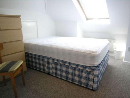 Bedroom First Floor Flat In Bournemouth, BH3 - Photo 5