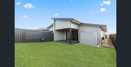 Modern Four Bedroom Duplex - Photo 5