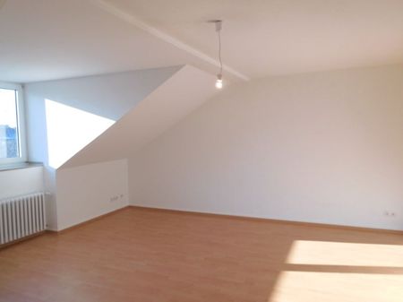 Dachgeschoßwohnung in Duisburg Zentrum zu vermieten - Photo 3