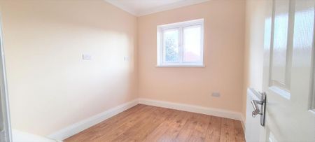 4 bedroom semi-detached house to rent - Photo 5