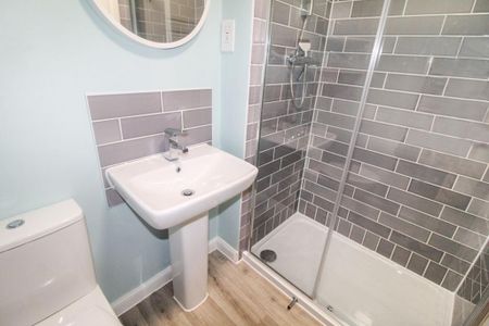 2 bedroom end of terrace house to rent - Photo 2